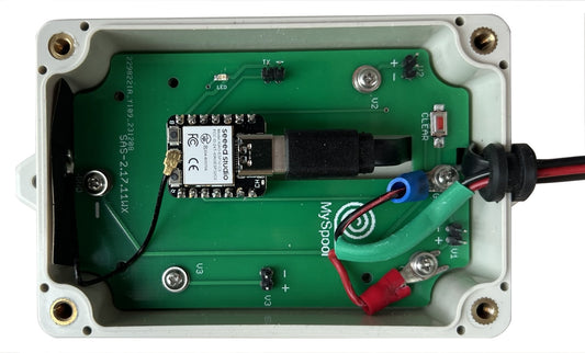 DC voltage monitor with alert notifications, A/C powered